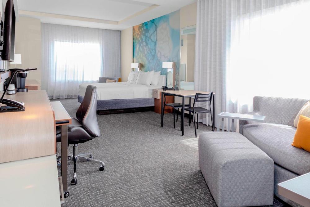 Corner King Suite with Sofa Bed interior
